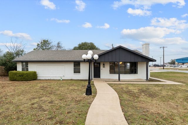 312 E Cottonwood Street, Leonard, TX 75452