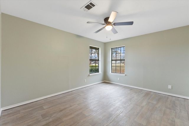 312 E Cottonwood Street, Leonard, TX 75452