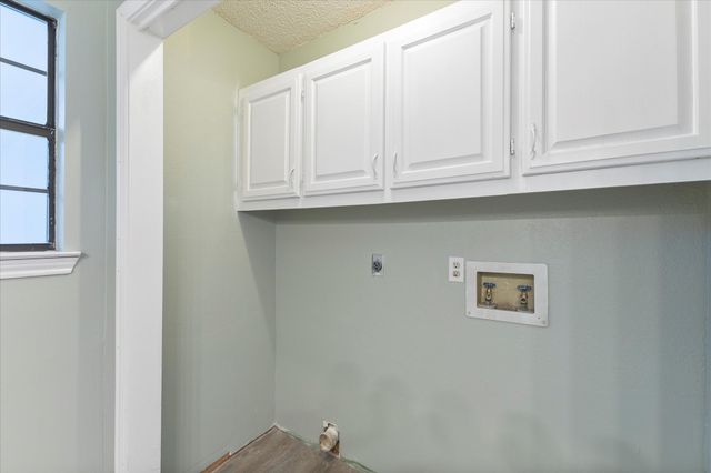 312 E Cottonwood Street, Leonard, TX 75452