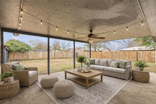 312 E Cottonwood Street, Leonard, TX 75452
