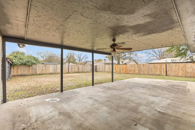 312 E Cottonwood Street, Leonard, TX 75452