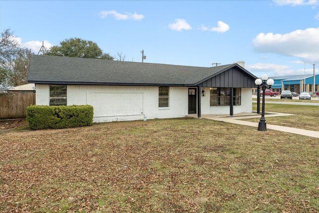 312 E Cottonwood Street, Leonard, TX 75452