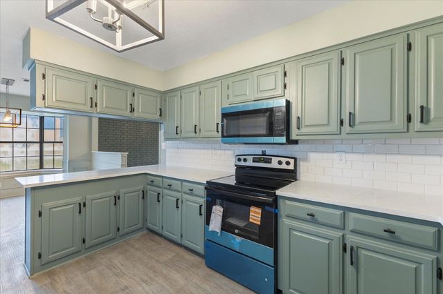 312 E Cottonwood Street, Leonard, TX 75452