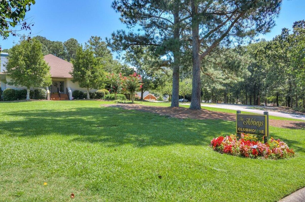 711 PEVERO ABBEY CIRCLE