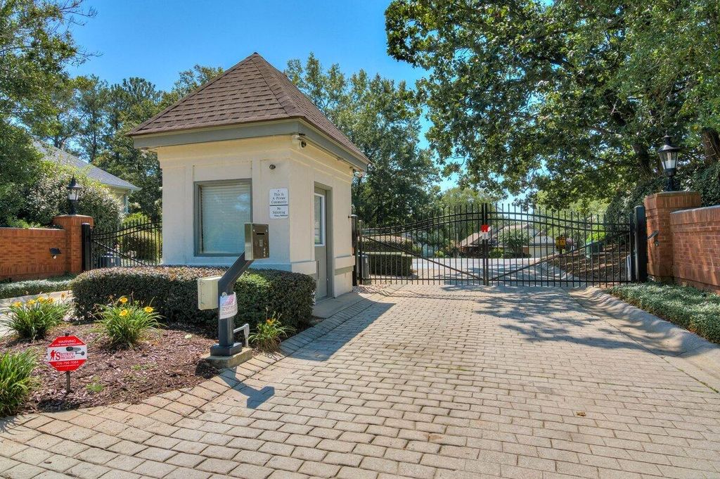 711 PEVERO ABBEY CIRCLE