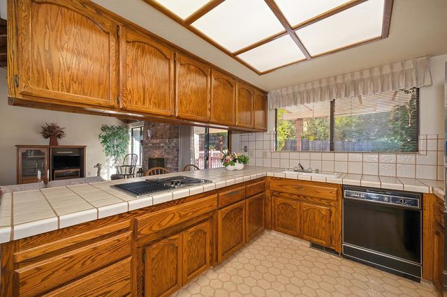 904 El Rancho Ct, Roseville, CA 95661
