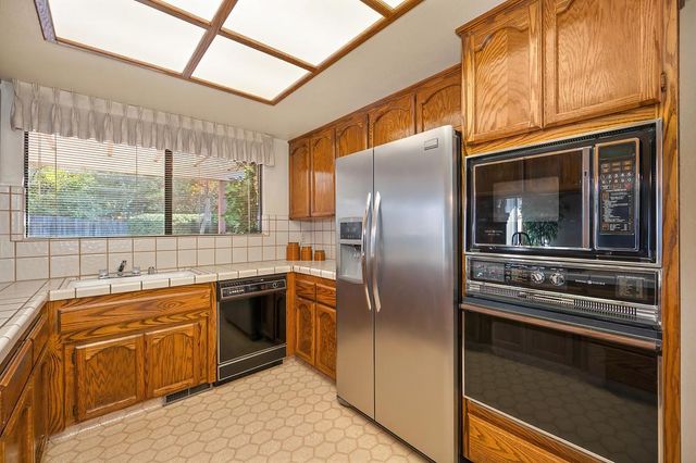 904 El Rancho Ct, Roseville, CA 95661