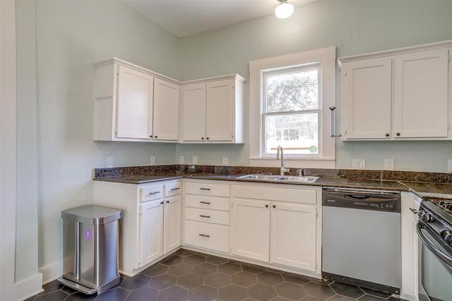 1523 Alston Avenue, Fort Worth, TX 76104