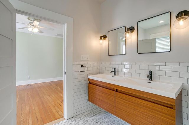 1523 Alston Avenue, Fort Worth, TX 76104