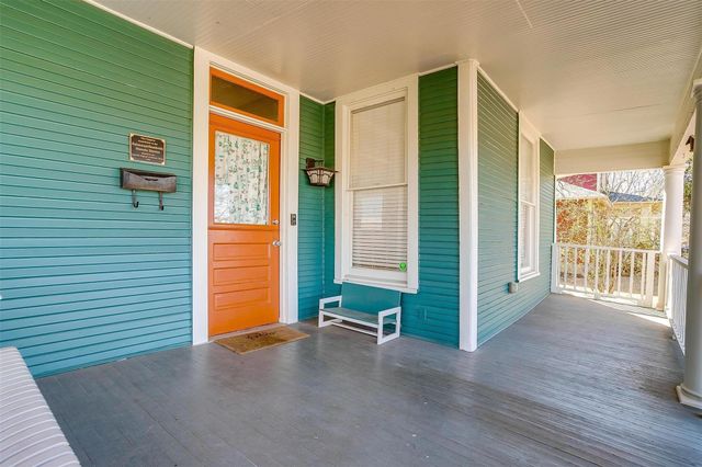 1523 Alston Avenue, Fort Worth, TX 76104