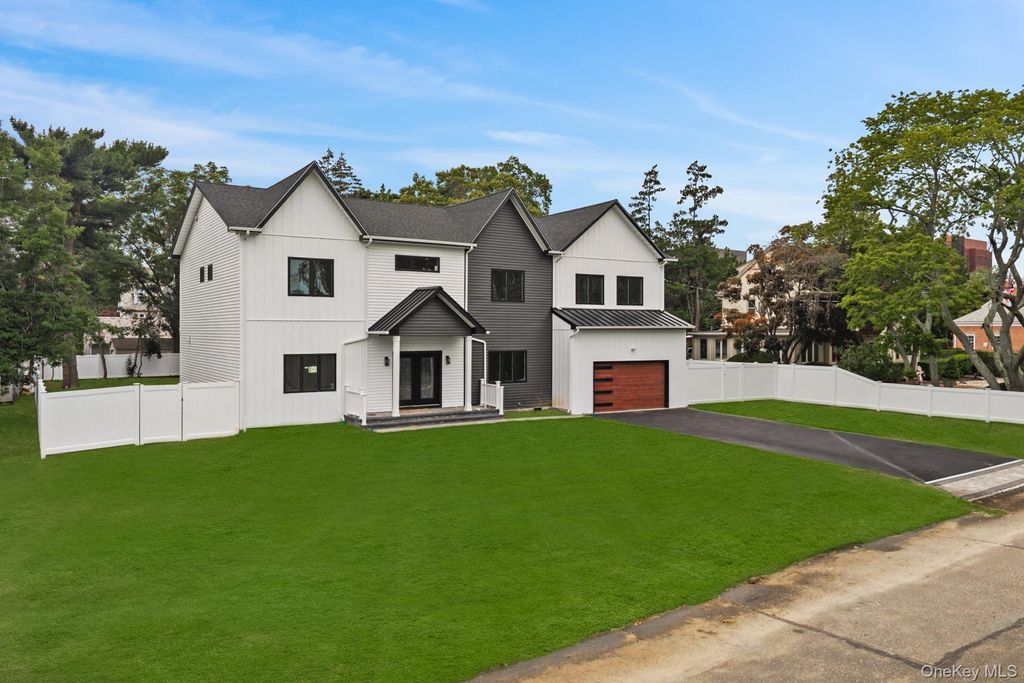 16 S Montgomery Avenue, Bay Shore, NY 11706 — exterior