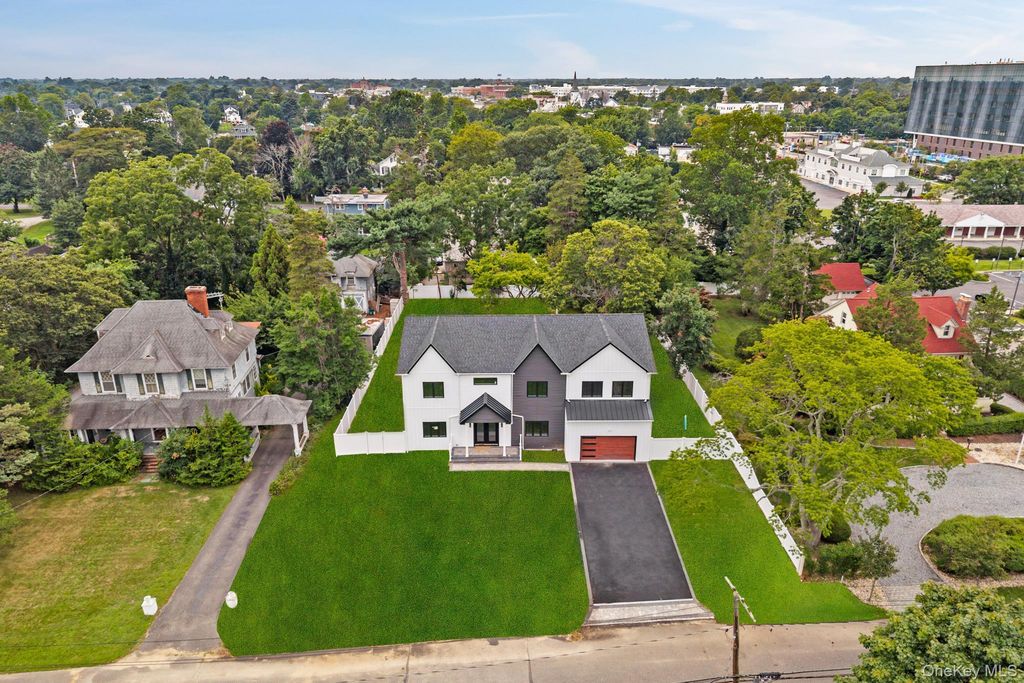16 S Montgomery Avenue, Bay Shore, NY 11706 — photo 2
