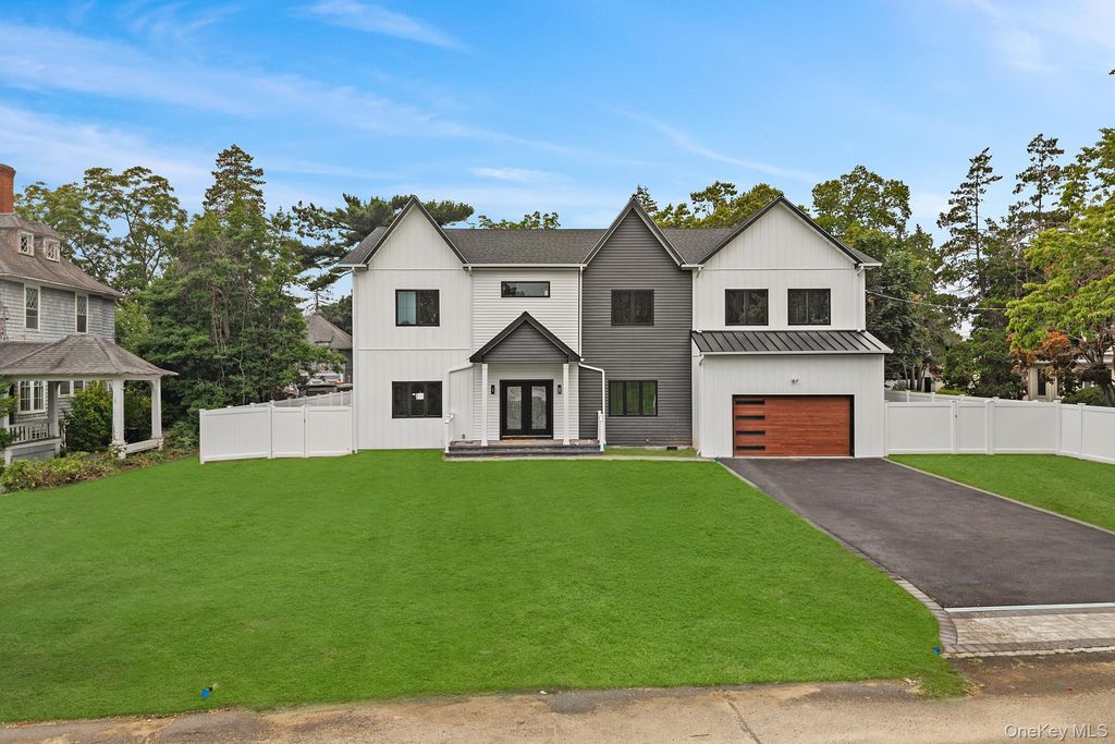 16 S Montgomery Avenue, Bay Shore, NY 11706 — photo 3