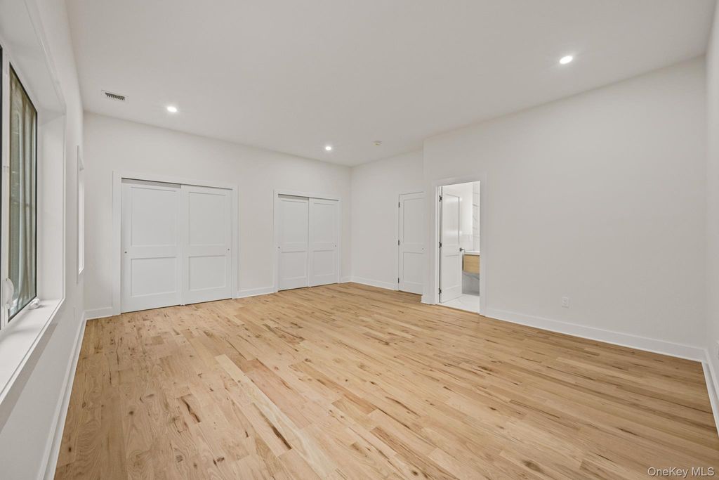 16 S Montgomery Avenue, Bay Shore, NY 11706 — photo 4