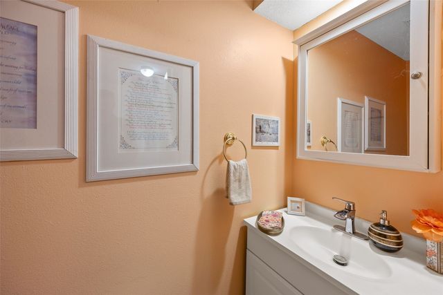 3035 English Glen Court 8, Marion, IA 52302