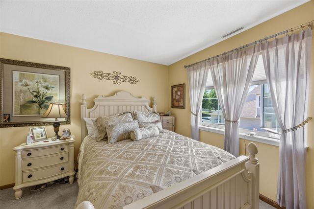 3035 English Glen Court 8, Marion, IA 52302