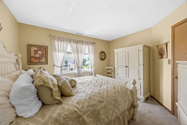 3035 English Glen Court 8, Marion, IA 52302