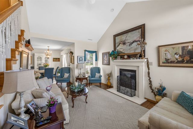 3035 English Glen Court 8, Marion, IA 52302