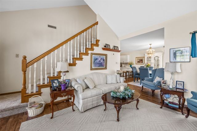 3035 English Glen Court 8, Marion, IA 52302