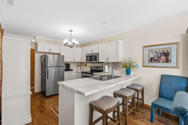 3035 English Glen Court 8, Marion, IA 52302