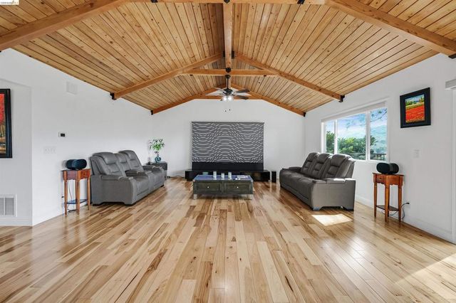 49 Christopher Ct, El Sobrante, CA 94803
