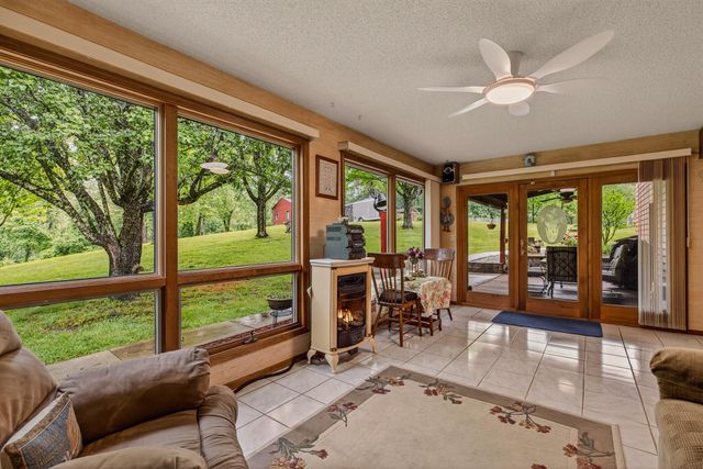 8 Lower Coach Road, Hurricane, WV 25526