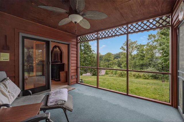 8 Lower Coach Road, Hurricane, WV 25526