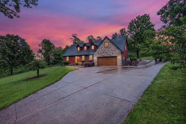 8 Lower Coach Road, Hurricane, WV 25526