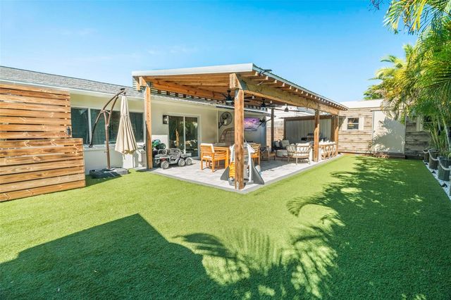 8412 LOPEZ DRIVE, Tampa, FL 33615