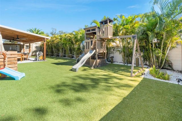 8412 LOPEZ DRIVE, Tampa, FL 33615