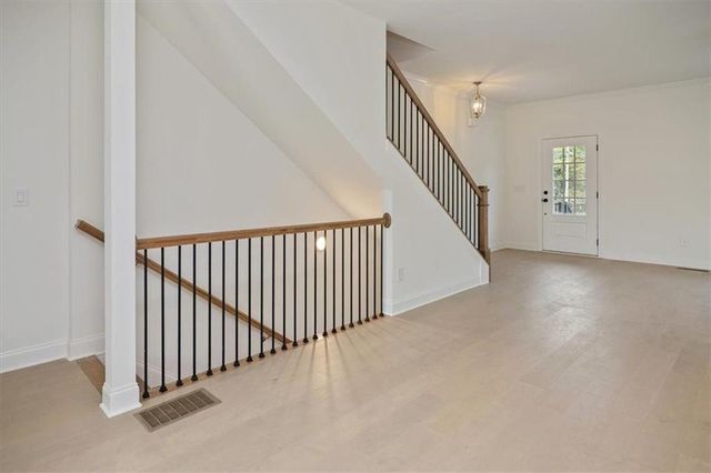 634 Oakleaf Grove Lane, Sugar Hill, GA 30518