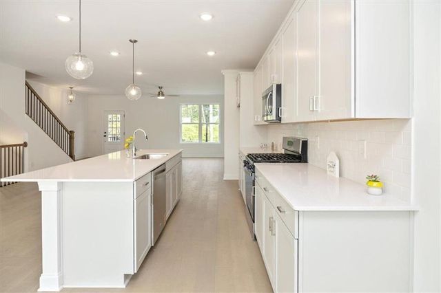 634 Oakleaf Grove Lane, Sugar Hill, GA 30518
