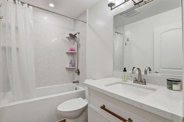 241 Gibson Drive F, Hollister, CA 95023