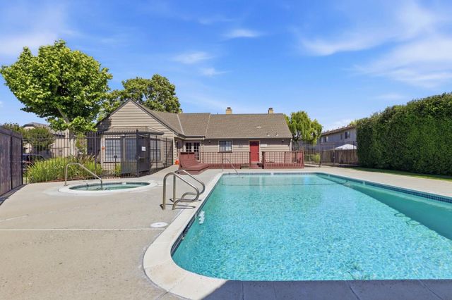 241 Gibson Drive F, Hollister, CA 95023