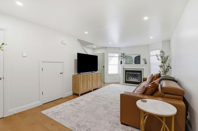 241 Gibson Drive F, Hollister, CA 95023