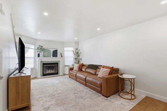 241 Gibson Drive F, Hollister, CA 95023