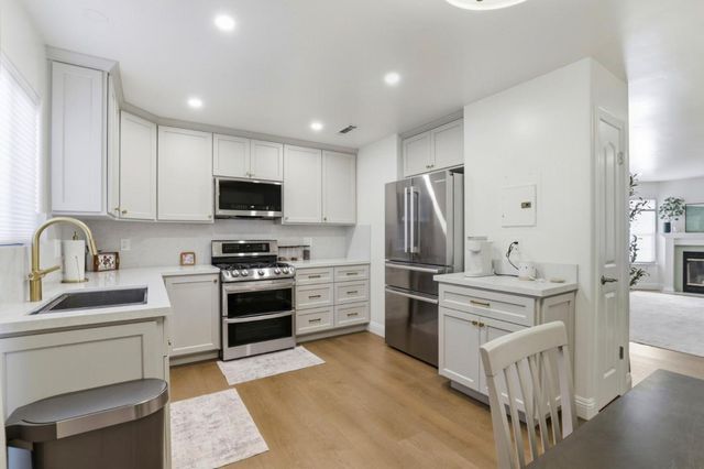 241 Gibson Drive F, Hollister, CA 95023