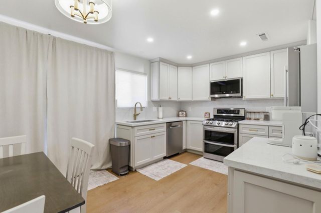 241 Gibson Drive F, Hollister, CA 95023