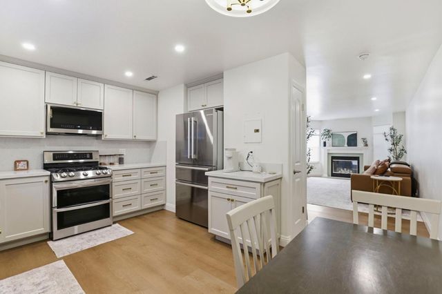 241 Gibson Drive F, Hollister, CA 95023