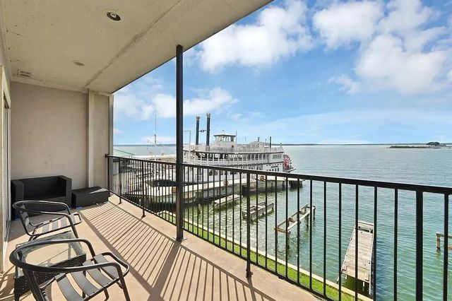 7039 Kingston Cove Lane 202, Willis, TX 77318