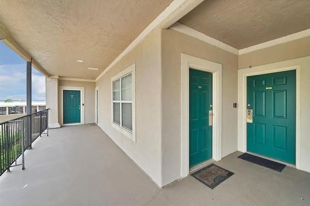 7039 Kingston Cove Lane 202, Willis, TX 77318