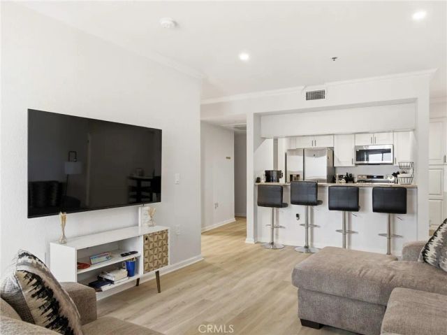 838 Pine 215, Long Beach, CA 90813