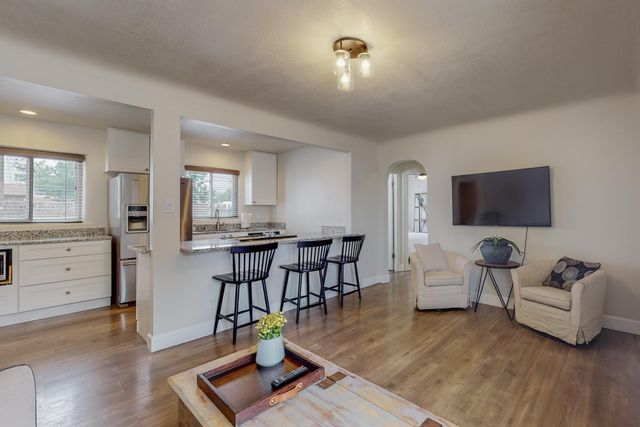 527 Gene Avenue NW, Albuquerque, NM 87107