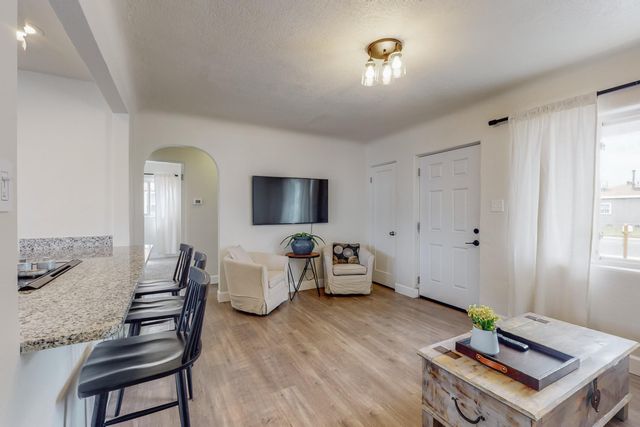 527 Gene Avenue NW, Albuquerque, NM 87107