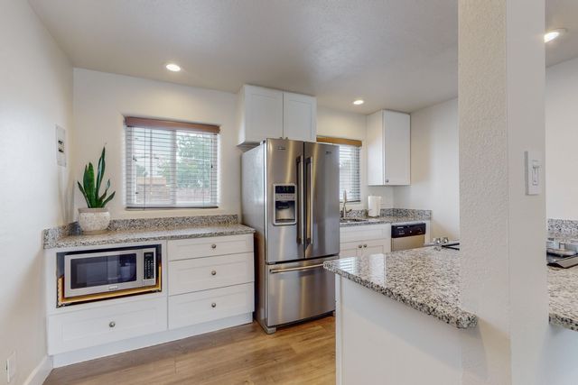 527 Gene Avenue NW, Albuquerque, NM 87107