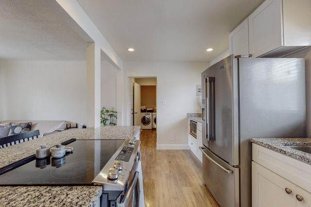 527 Gene Avenue NW, Albuquerque, NM 87107