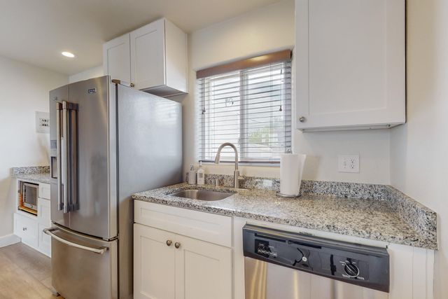 527 Gene Avenue NW, Albuquerque, NM 87107