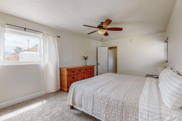 527 Gene Avenue NW, Albuquerque, NM 87107