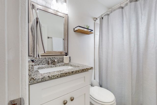 527 Gene Avenue NW, Albuquerque, NM 87107