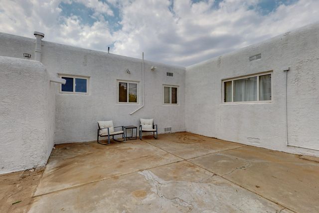 527 Gene Avenue NW, Albuquerque, NM 87107